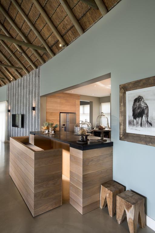 Mhondoro Safari Lodge & Villa Велгефонден Гейм Ризърв Екстериор снимка