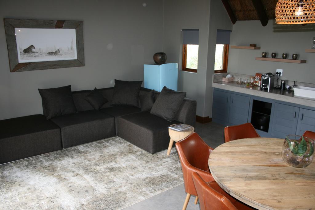 Mhondoro Safari Lodge & Villa Велгефонден Гейм Ризърв Екстериор снимка