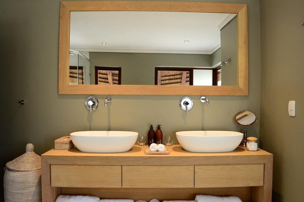 Mhondoro Safari Lodge & Villa Велгефонден Гейм Ризърв Екстериор снимка